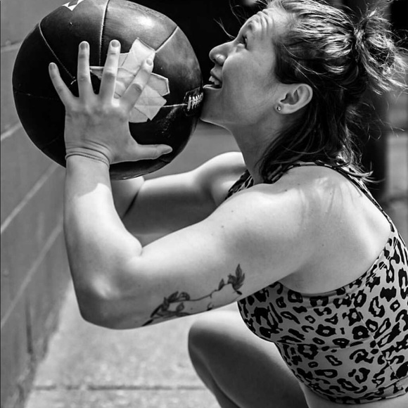 Sports bra that can be used to lounge around. - Picture 1 of 7